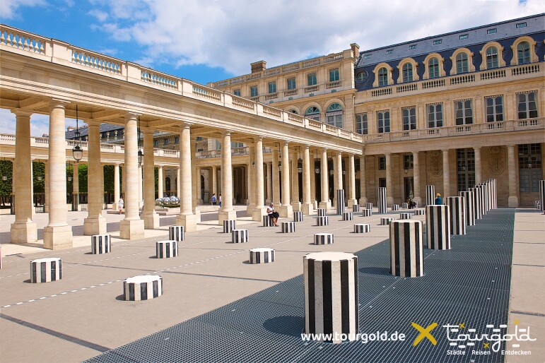 Paris Palais Royal Stelen