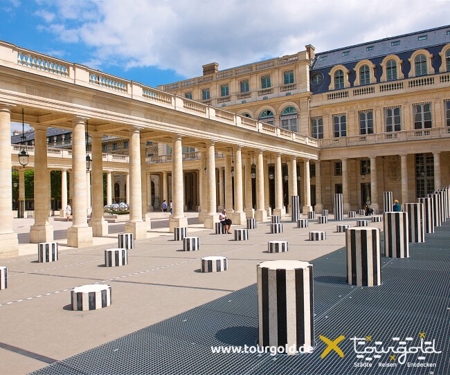 Paris Palais Royal Stelen