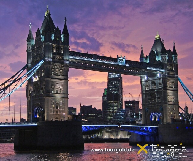 Highlight bei der Busreise London: Die Lichterfahrt durch London bei Nacht