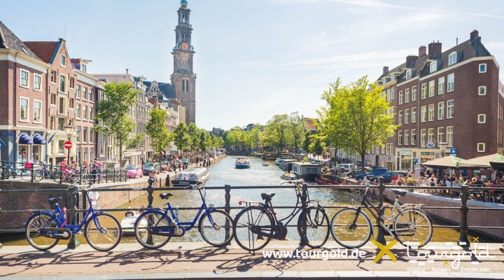 Busreise Amsterdam Grachten Fahrräder