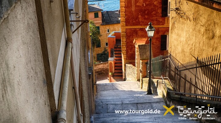 Busreise Italien Genua Altstadt
