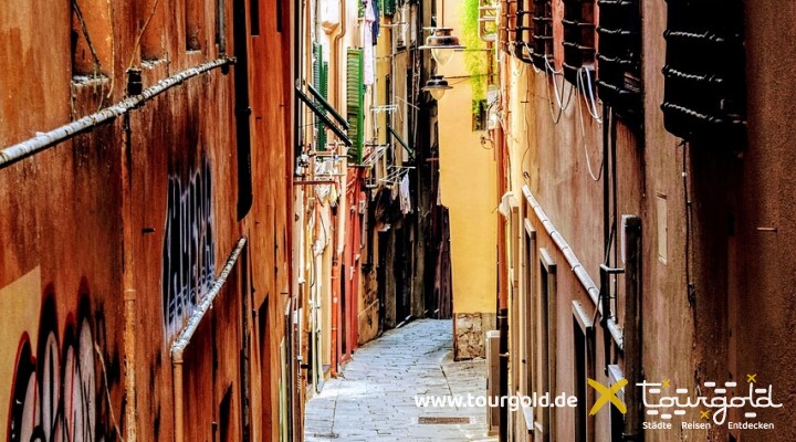 Busreise Italien Genua Altstadt Carruggi