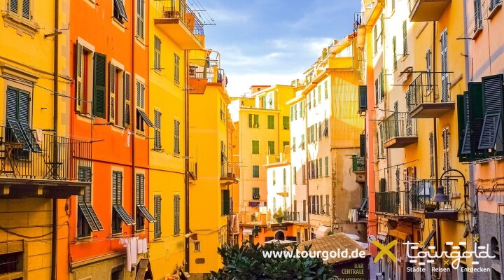 Busreise Italien Genua Cinque Terre Manarola Gassen