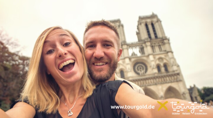 Paris Notre Dame Paar Selfie