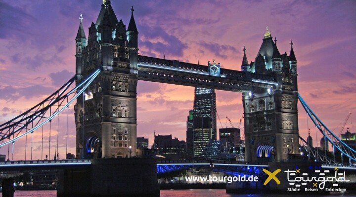 Highlight bei der Busreise London: Die Lichterfahrt durch London bei Nacht